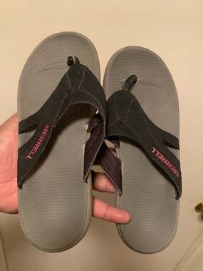Merrell Women's Black and Rose Red Thong Sandals Size 5 US